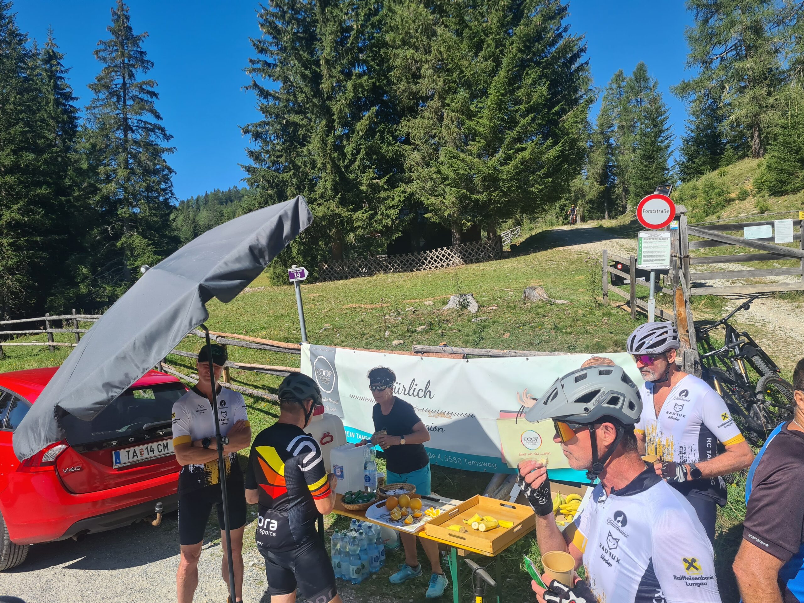 Radsportler bei der Lungauer Bikerallye
